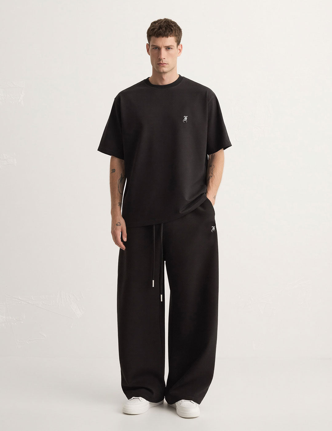 Camiseta Semi-Oversized Basic Black
